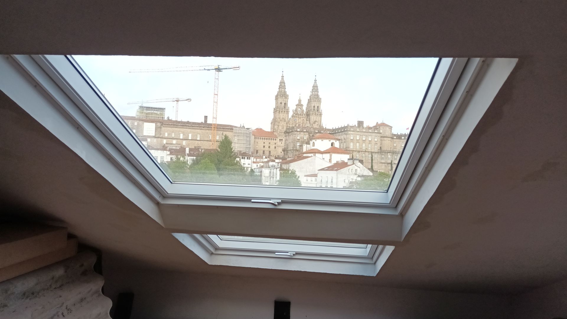 Vista de la Catedral de Santiago de Compostela a través de lucernarios.