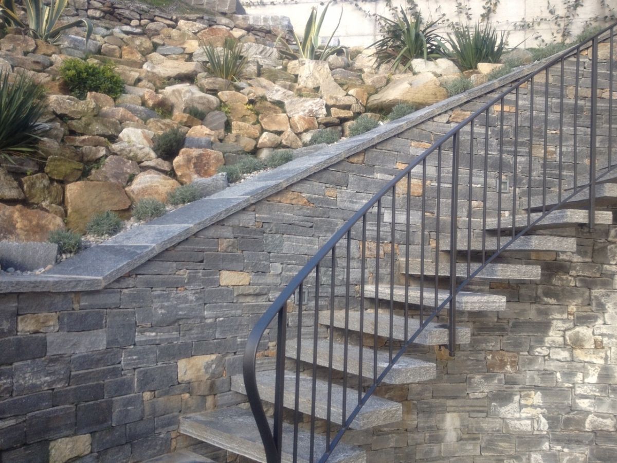 Mäuerchen mit Treppe aus Stein – Giardinisasà Sagl – San Nazzaro – Gambarogno – Kreis Locarno – Tessin