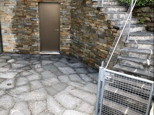 Bodenbelag aus Schieferfliesen