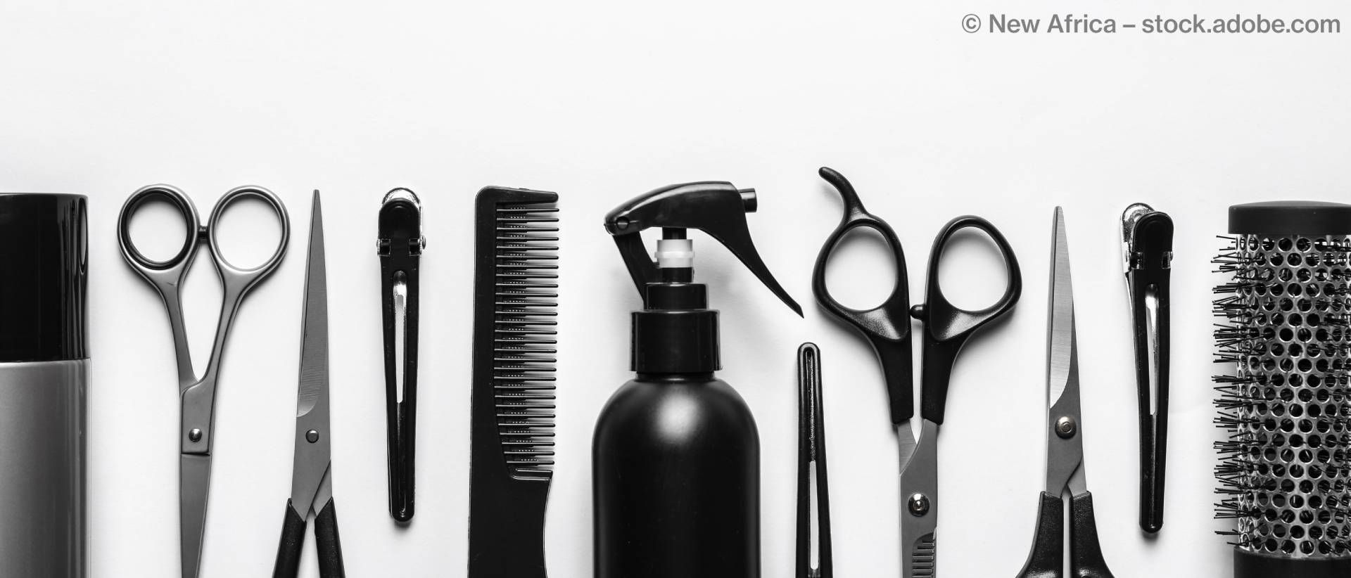 Kontakt | Friseurutensilien auf weißem Hintergrund