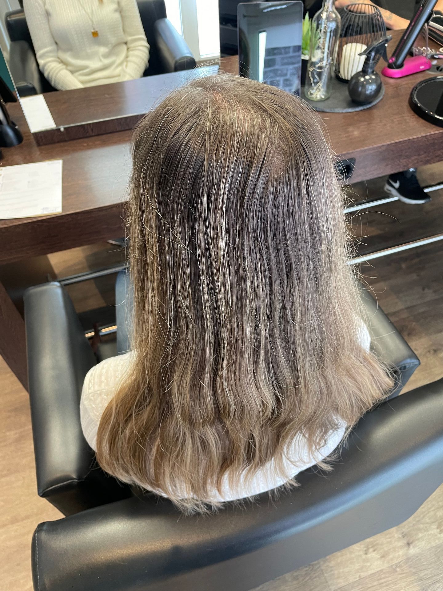 Haare einer Frau von hinten