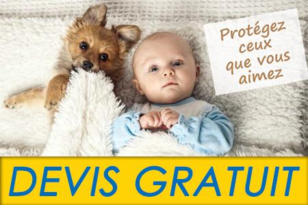 Un bébé et un chien sont allongés sur une couverture, avec l'inscription « Protégez ceux que vous aimez ».