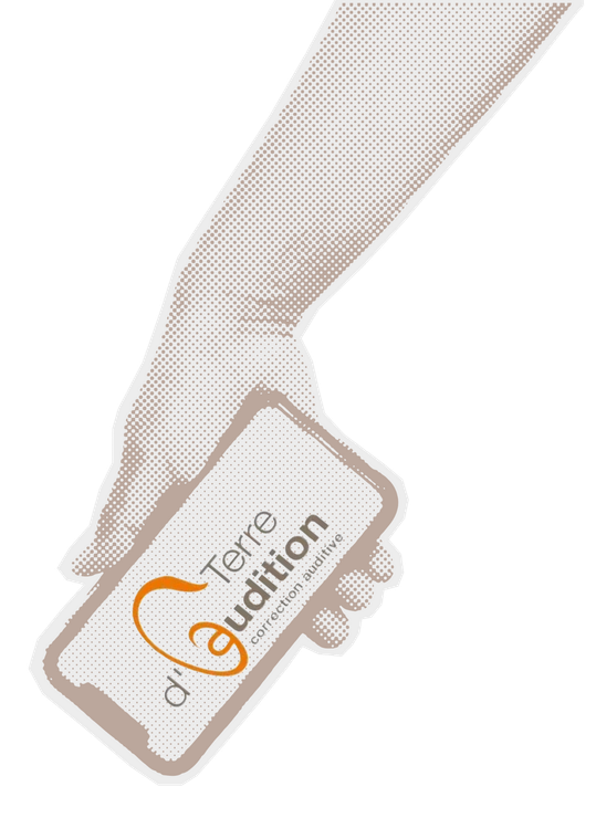 Une main tenant un smartphone dans un emballage blanc et beige.