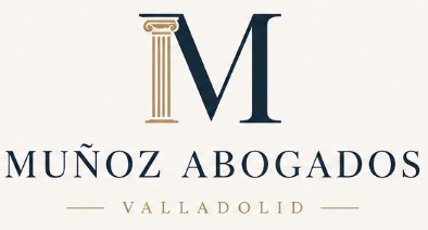 Logotipo de Mu&ntilde;oz Abogados con la letra &ldquo;M&rdquo; y la palabra &ldquo;Valladolid&rdquo; en dorado y azul marino sobre un fondo claro.