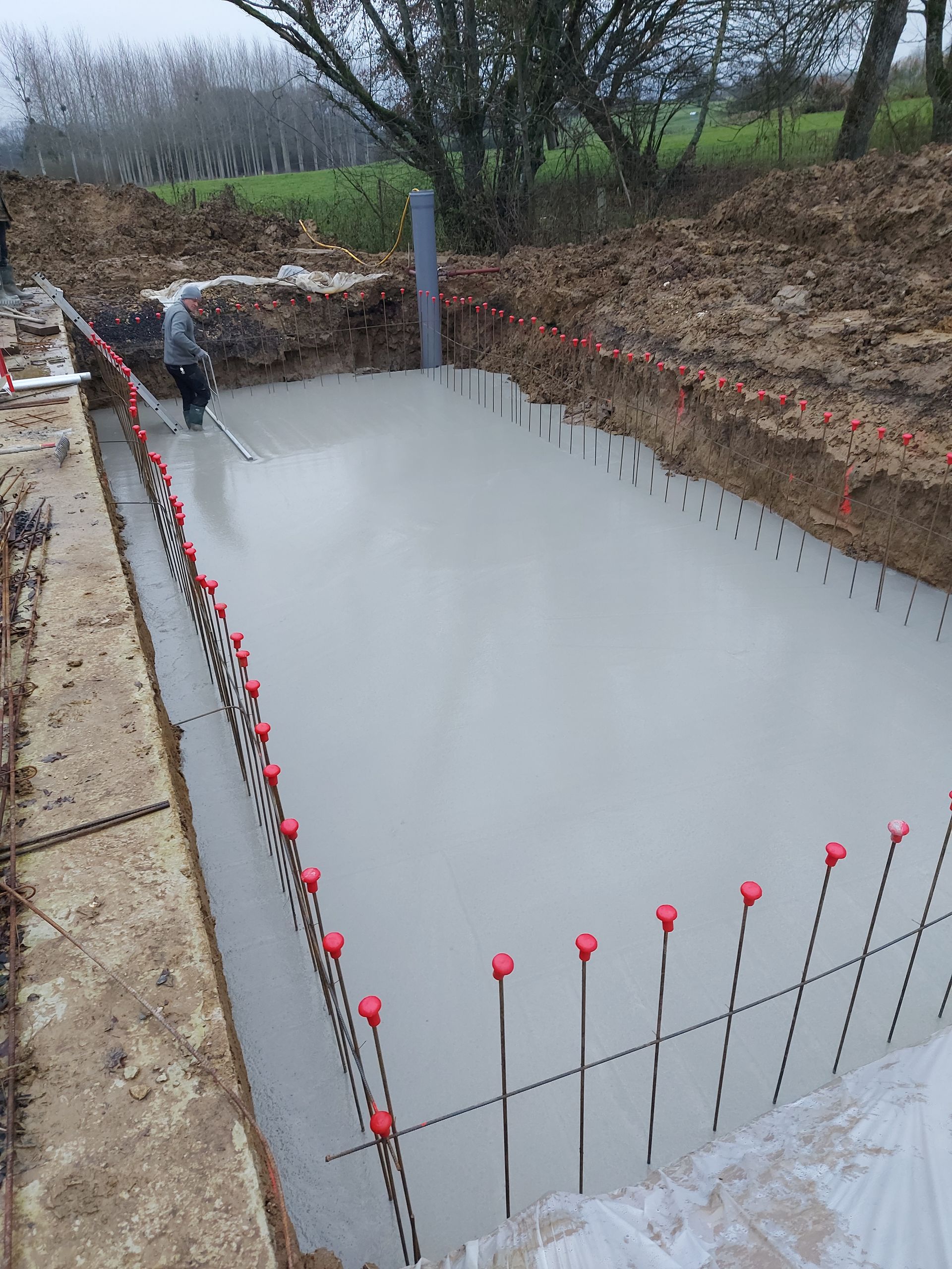 Piscine béton coulage du béton