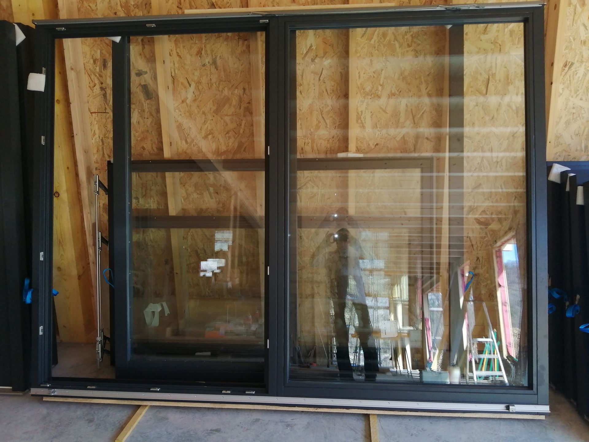 Baie vitrée avec châssis aluminium anthracite