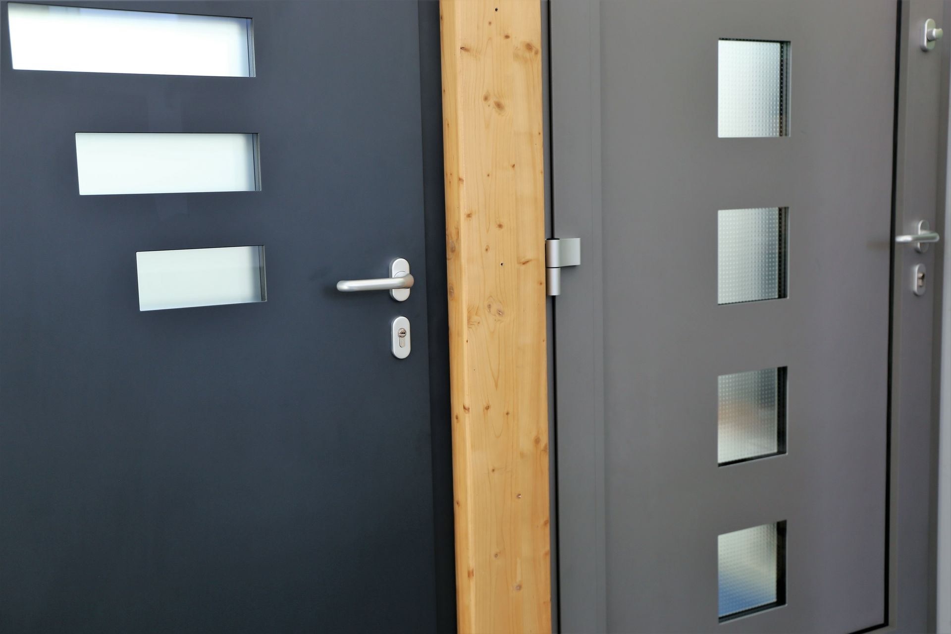 Portes d'entrée en aluminium avec vitrages