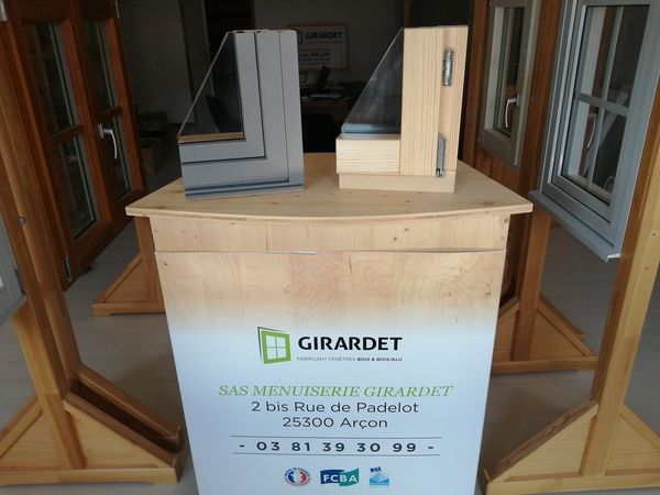 Présentoir avec échantillons de bois 