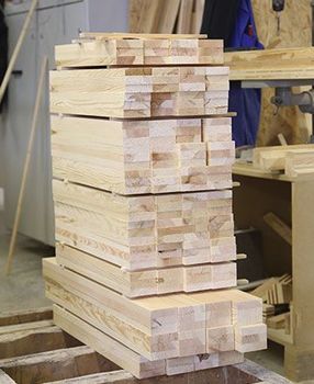 Pile de planches de bois