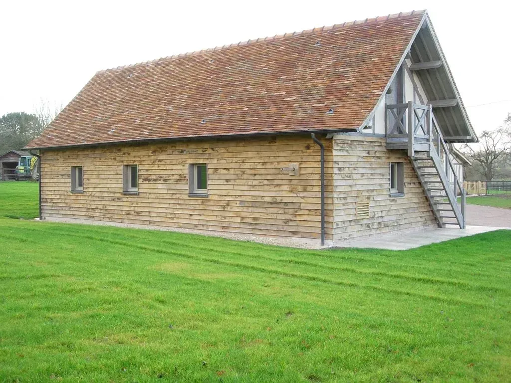 Bâtisse avec de vieilles tuiles plates