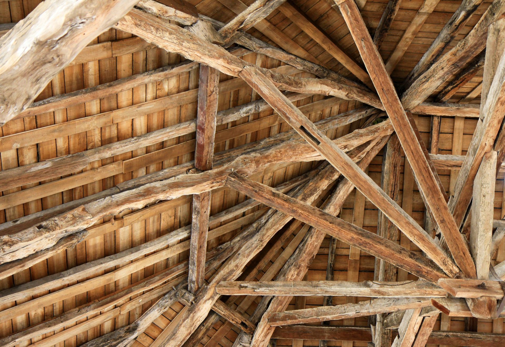 Vieille charpente en bois