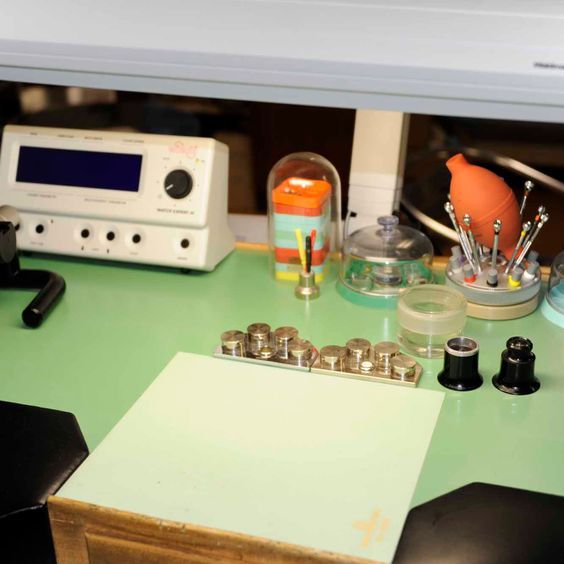 Reparatur antike Uhren - Voss Uhrenreparaturen - Hergiswil