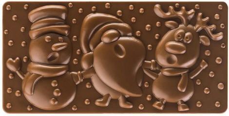 Eine Tafel Schokolade mit Weihnachtsmann, Rentier und Schneemann darauf