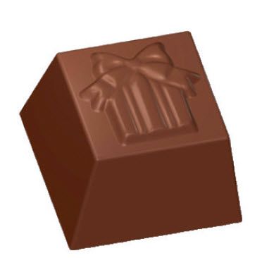 Ein Schokoladenwürfel mit einer Geschenkschachtel darauf