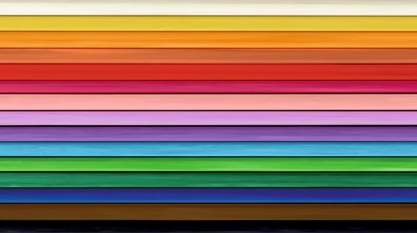 Es liegen viele verschiedenfarbige Stifte in einer Reihe.