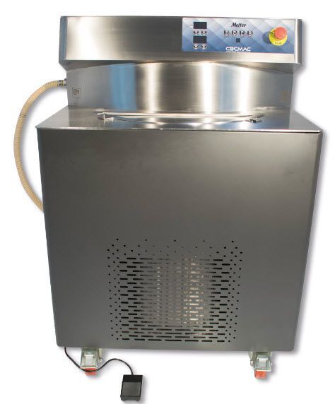 Eine Maschine aus Edelstahl mit einem gelben Knopf oben