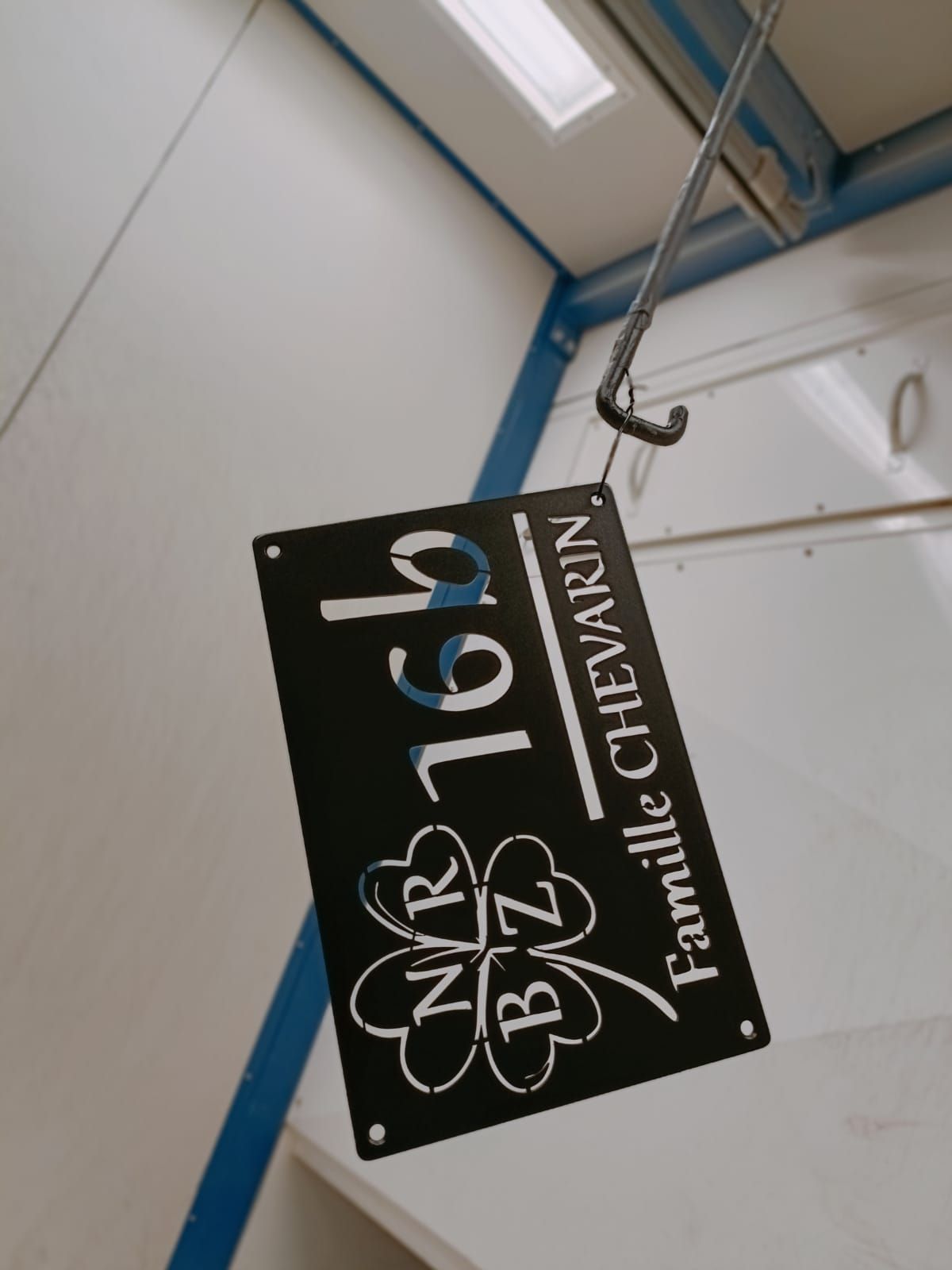 Petite pièce thermolaquée noire