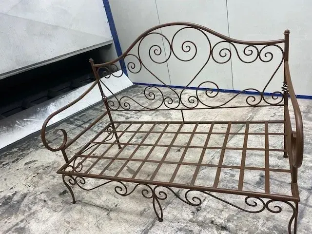 Charpente métallique d'un divan