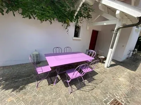 Table et chaise de jardin