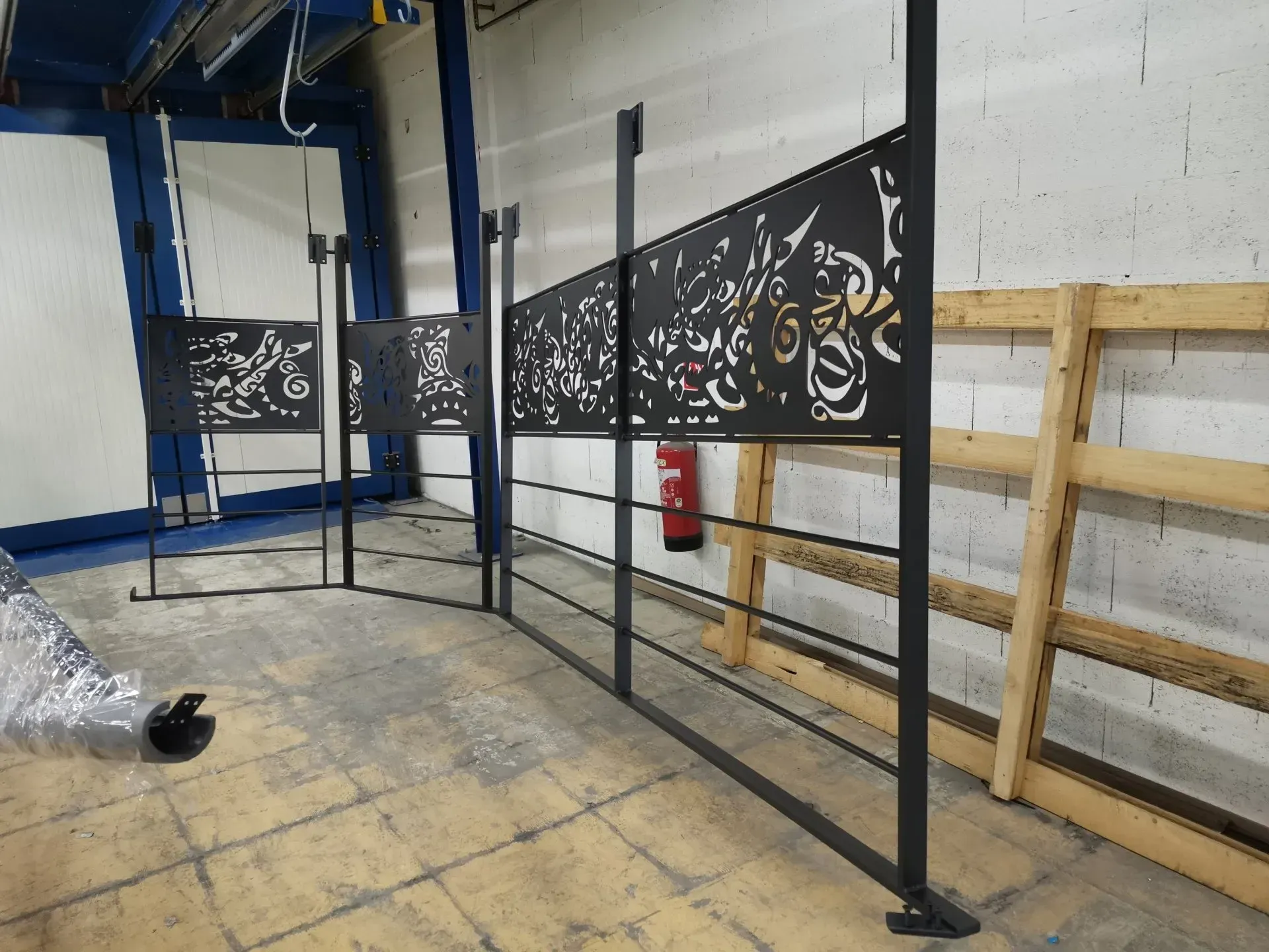 Panneaux métalliques avec découpage