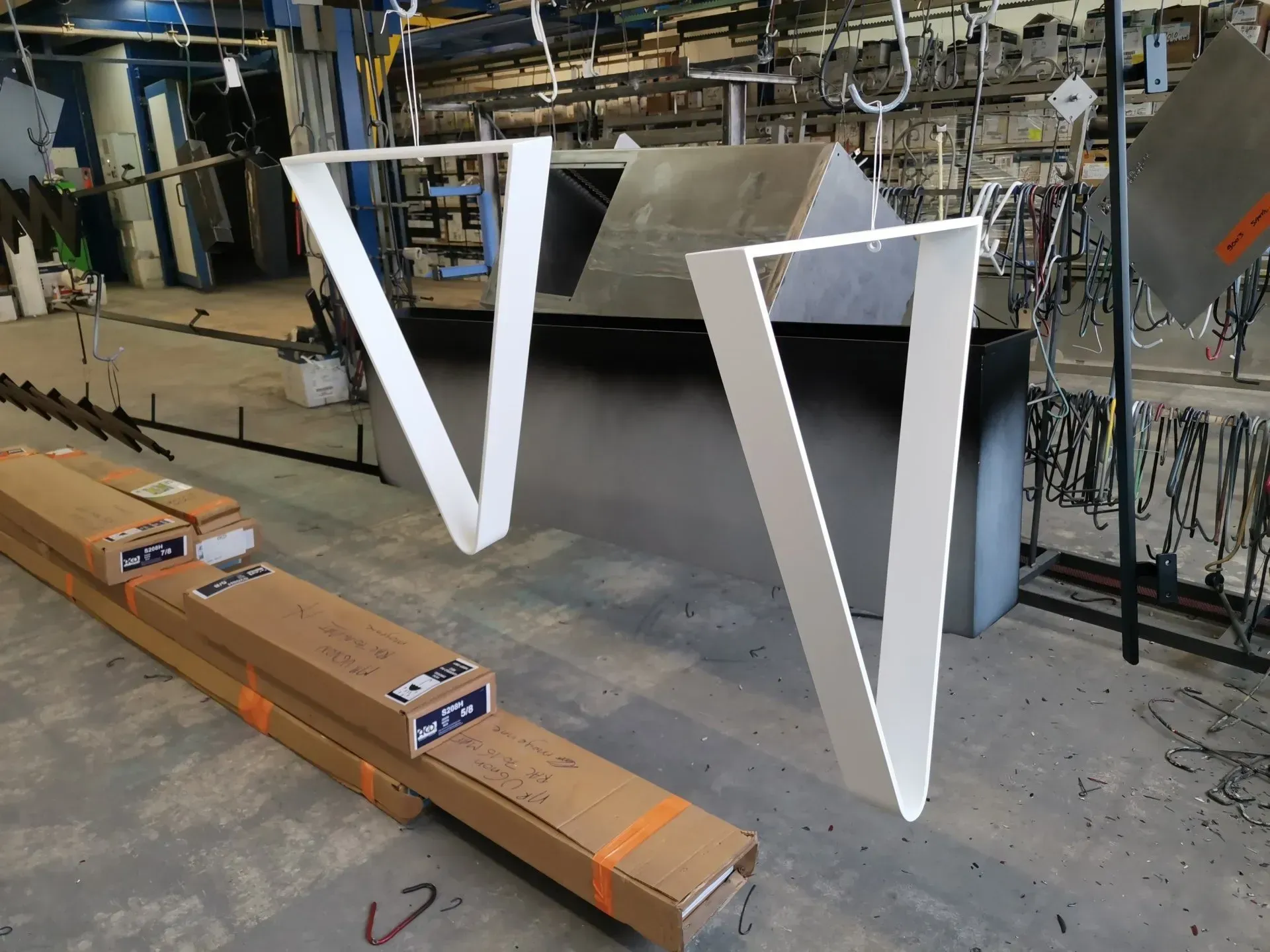 Deux éléments décoratifs blanc