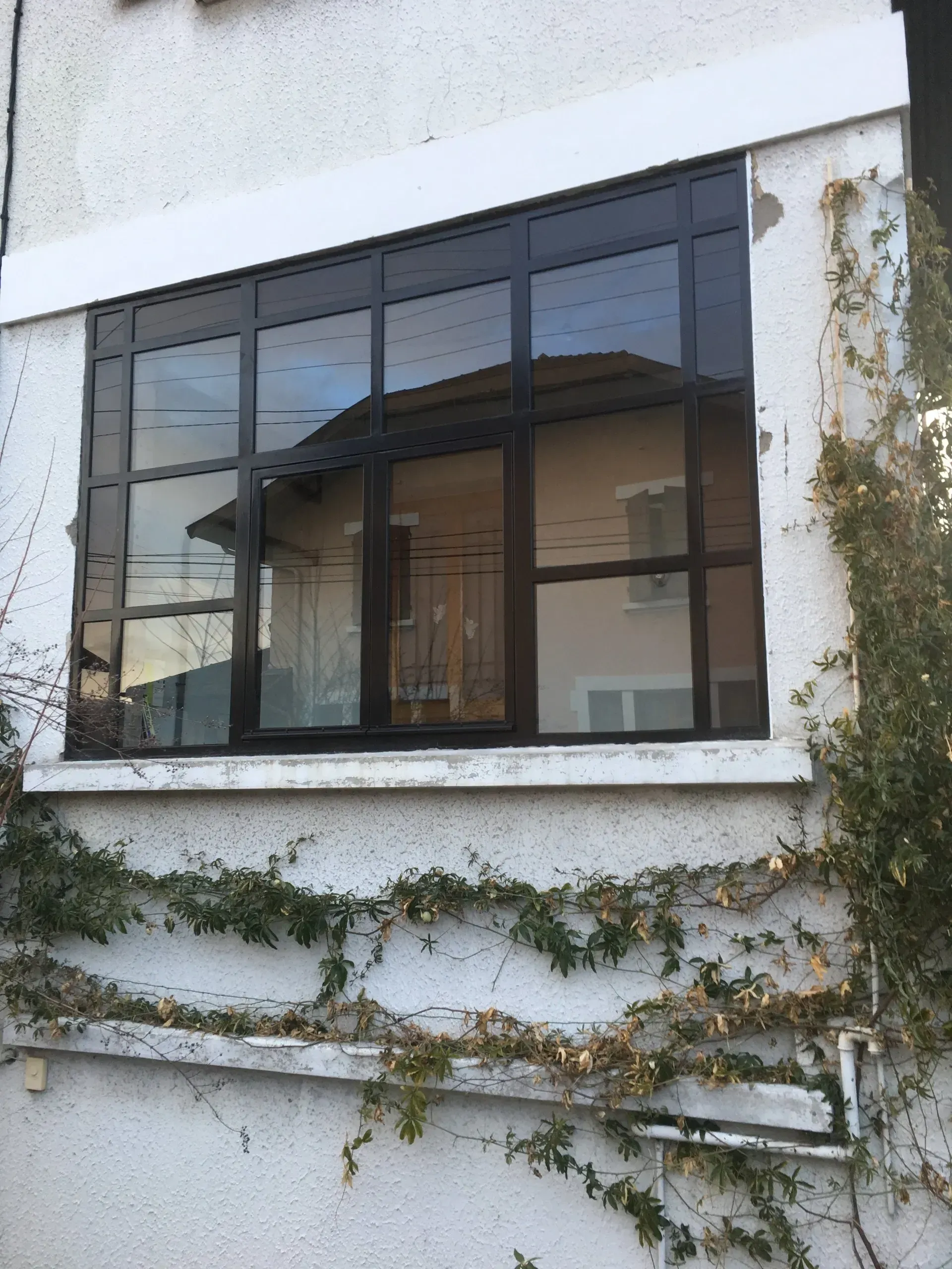 Fenêtre avec grands carreaux