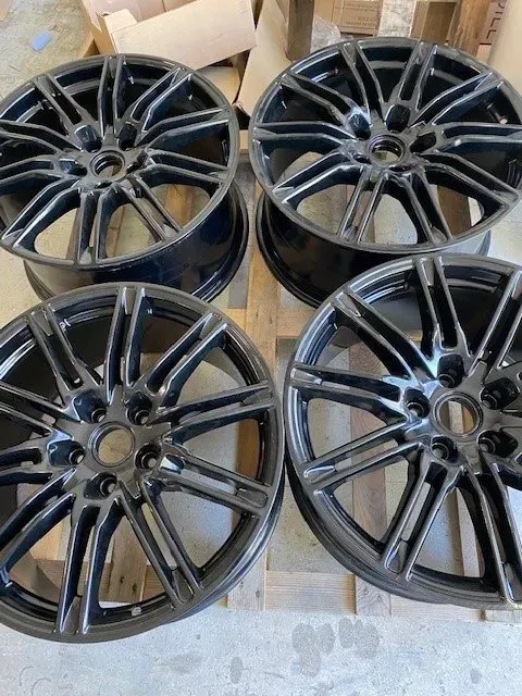 Quatres jantes de véhicule