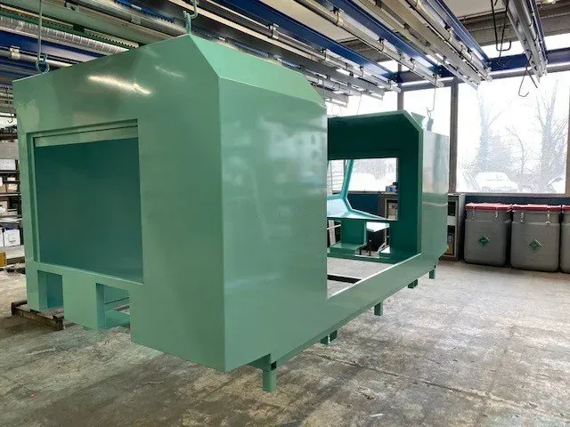 Un châssis métallique vert