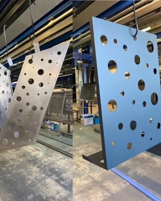 Plaque métallique découpée - avant et après