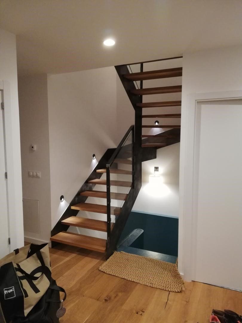 Escalier de style industriel dans une maison