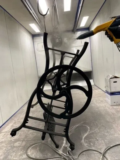 Machine à coudre repeinte