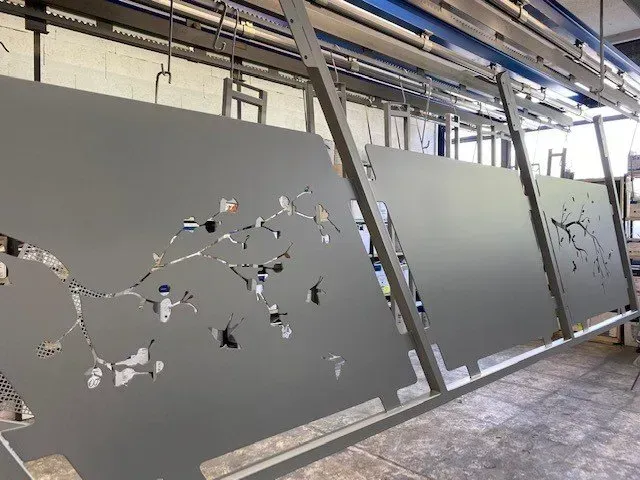 Plaque métallique découpée