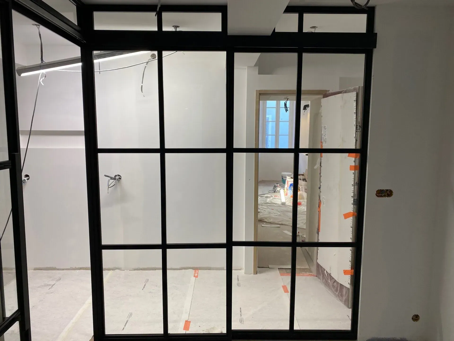 Verrière avec métal noir