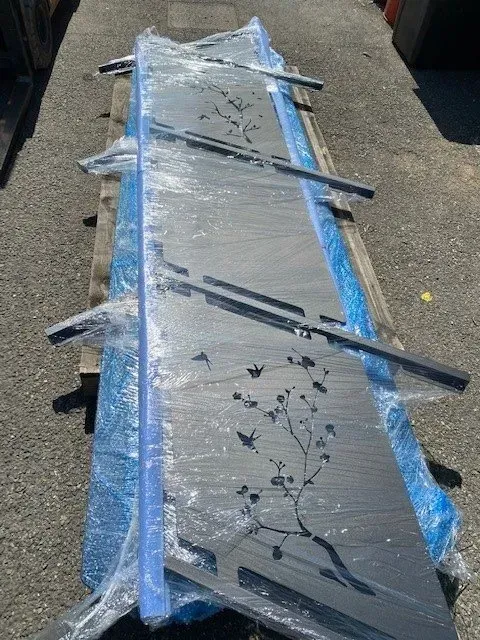 Plaques métalliques emballées