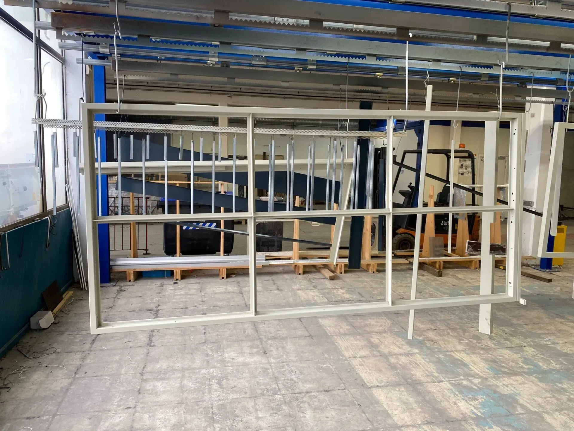 Divers cadres métalliques