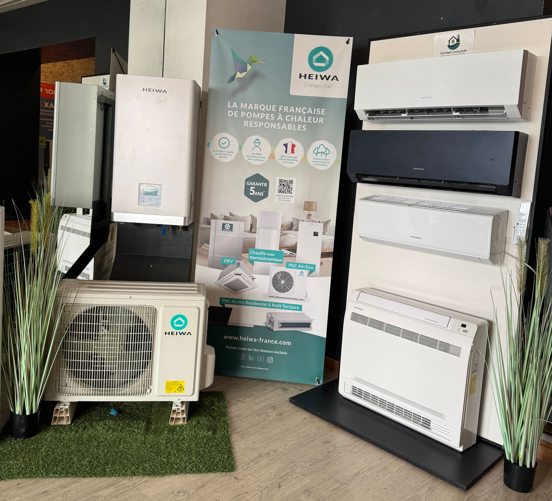 Plusieurs climatiseurs exposés