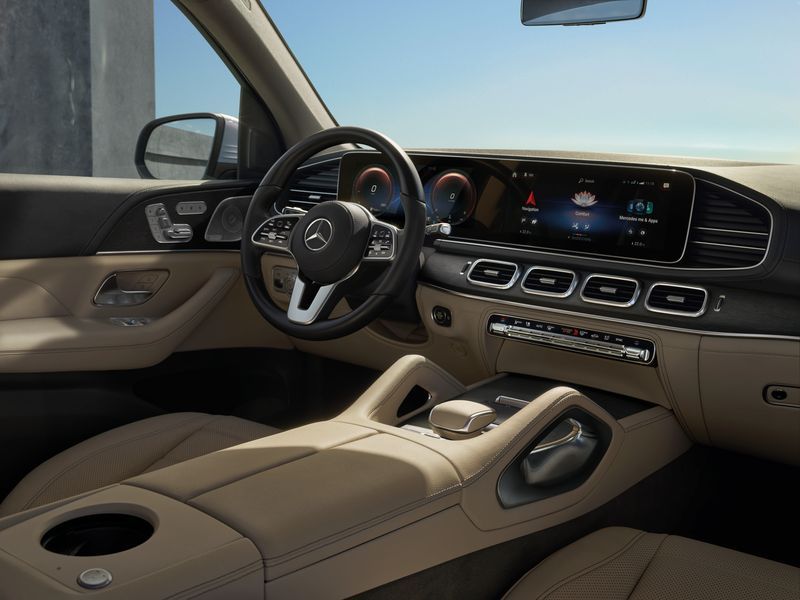Mercedes Benz: protagonista en la historia de la seguridad en la conducción