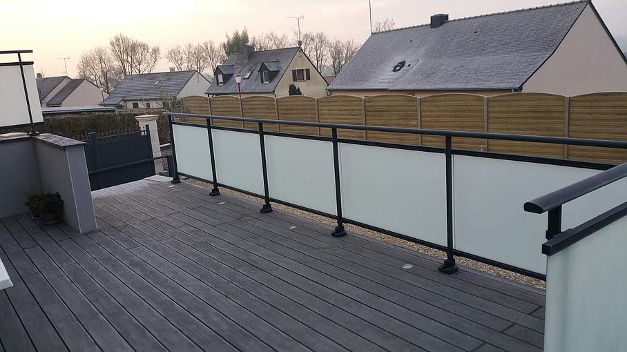 Garde-corps vitré givré