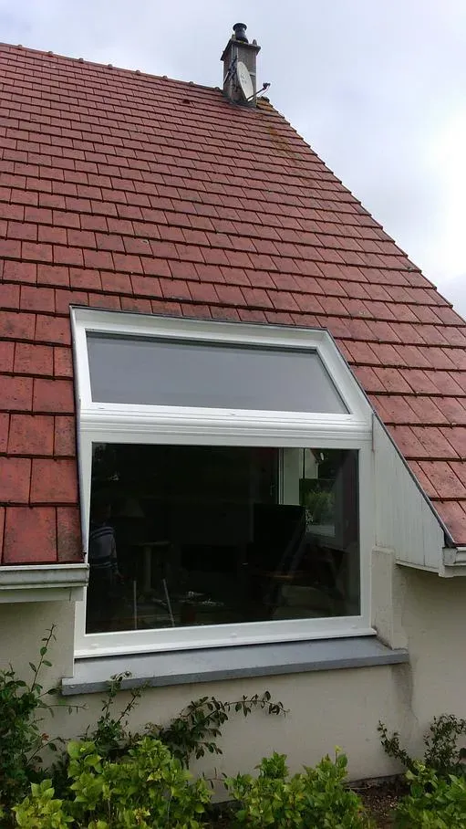 Fenêtre d'angle blanche