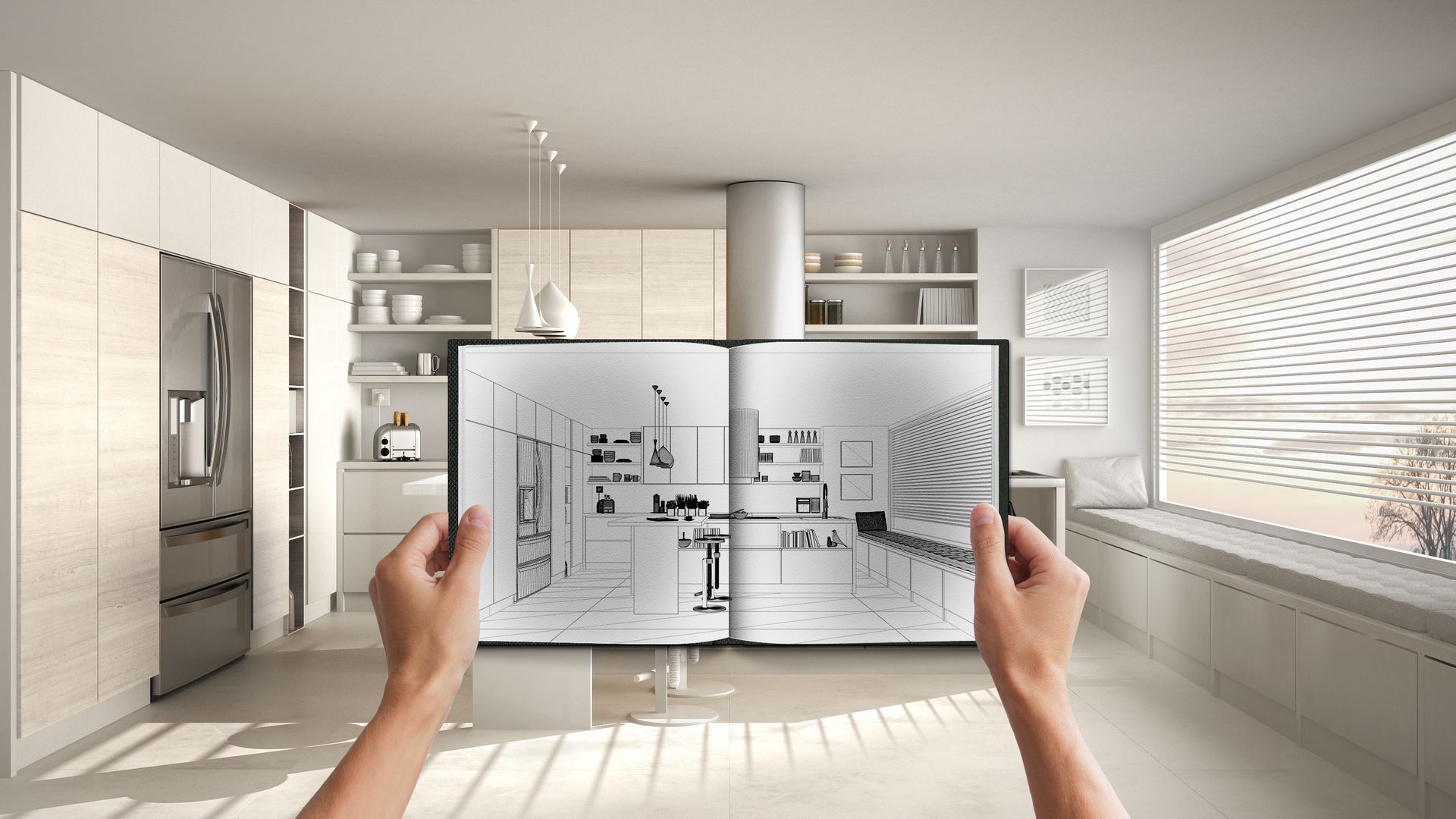 Une personne tenant un carnet de croquis ouvert montrant un dessin au trait d'une cuisine, superposé à une cuisine moderne réelle.