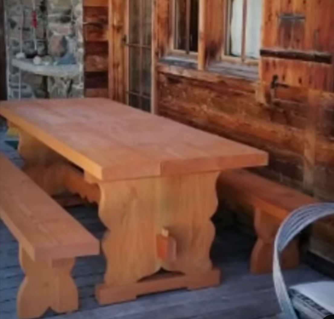 Table et bancs en bois