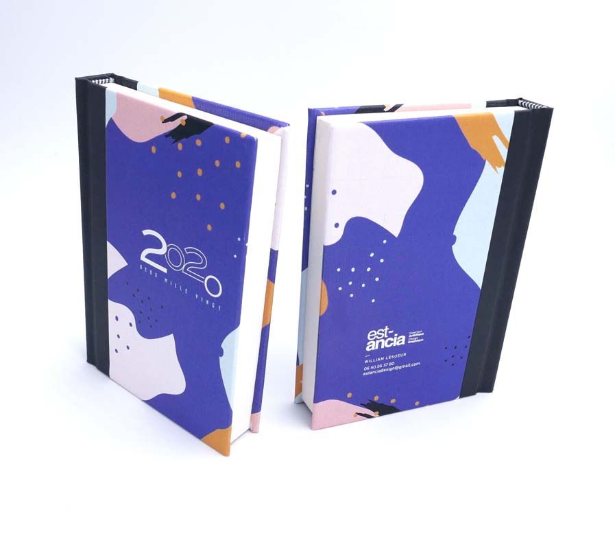 Deux exemplaires recto et verso des voeux d'Estencia, avec motifs bleus et blancs