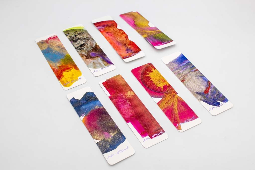 Marque-pages colorés en série artistique
