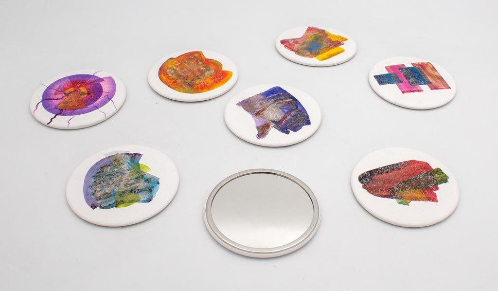 Badges à motifs abstraits