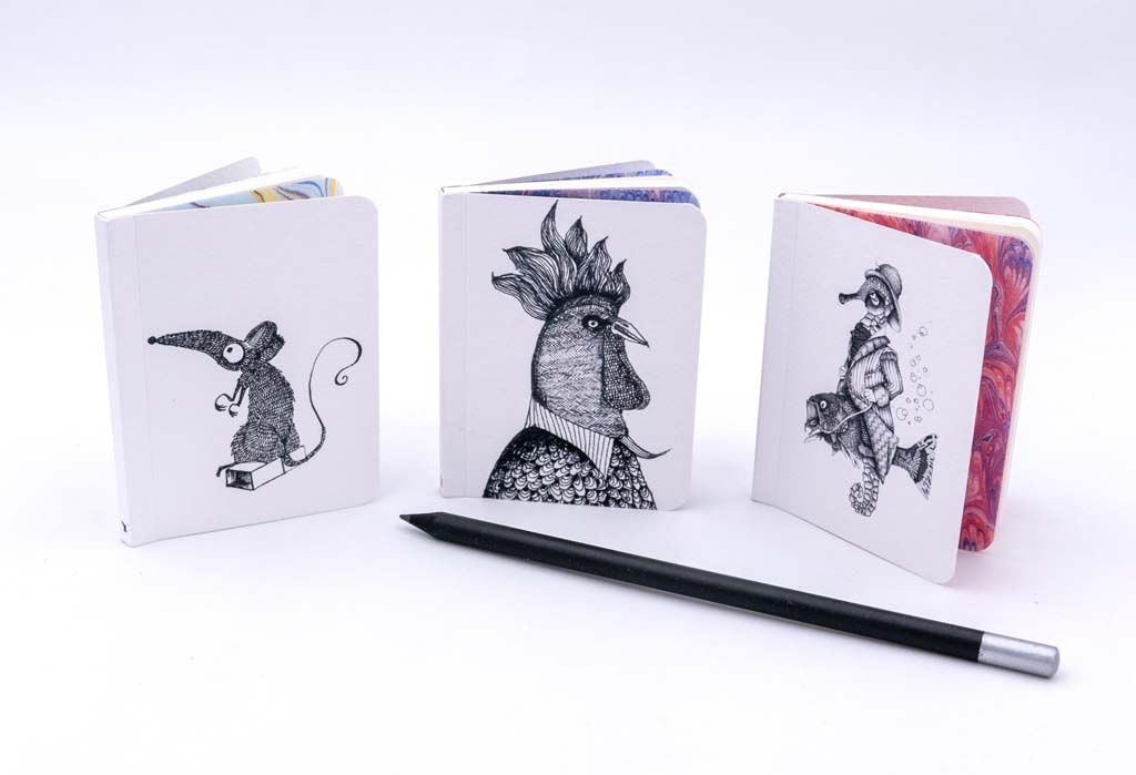 Carnets imprimés avec des motifs noir et blanc sur la première de couverture