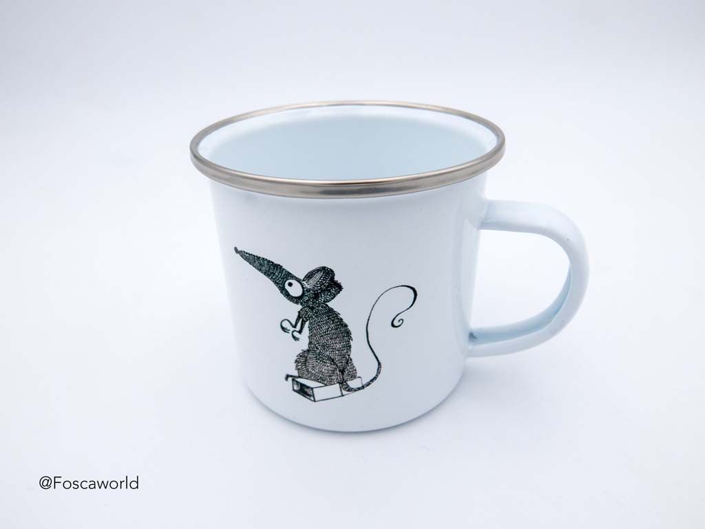 Impression d'un personnage crayonné sur une tasse