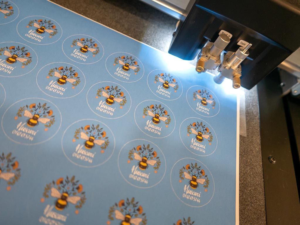 Stickers ronds floraux découpés au laser