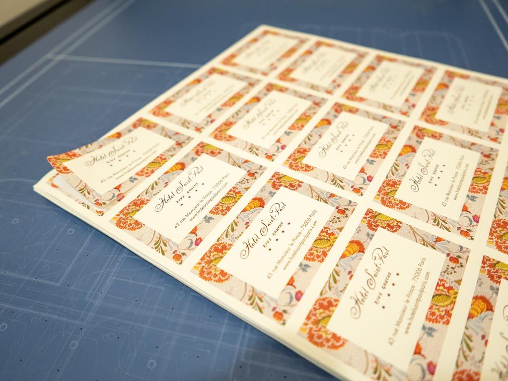 Cartes de visite florales découpées individuellement