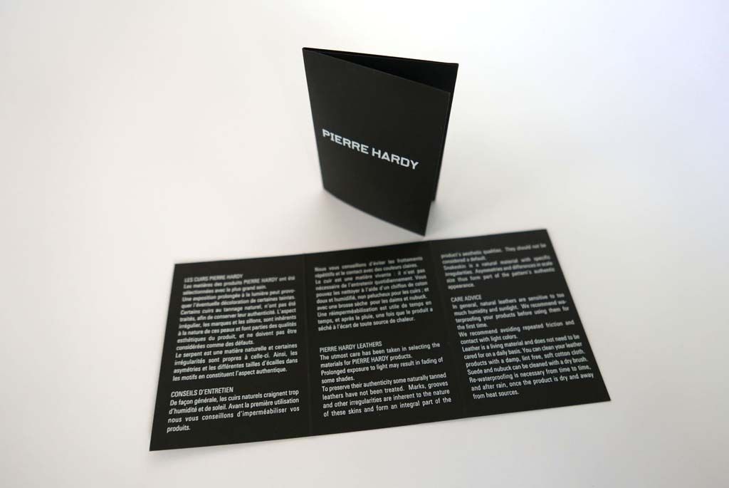 Sérigraphie de Pierre Hardy réalisée en noir avec écritures blanches