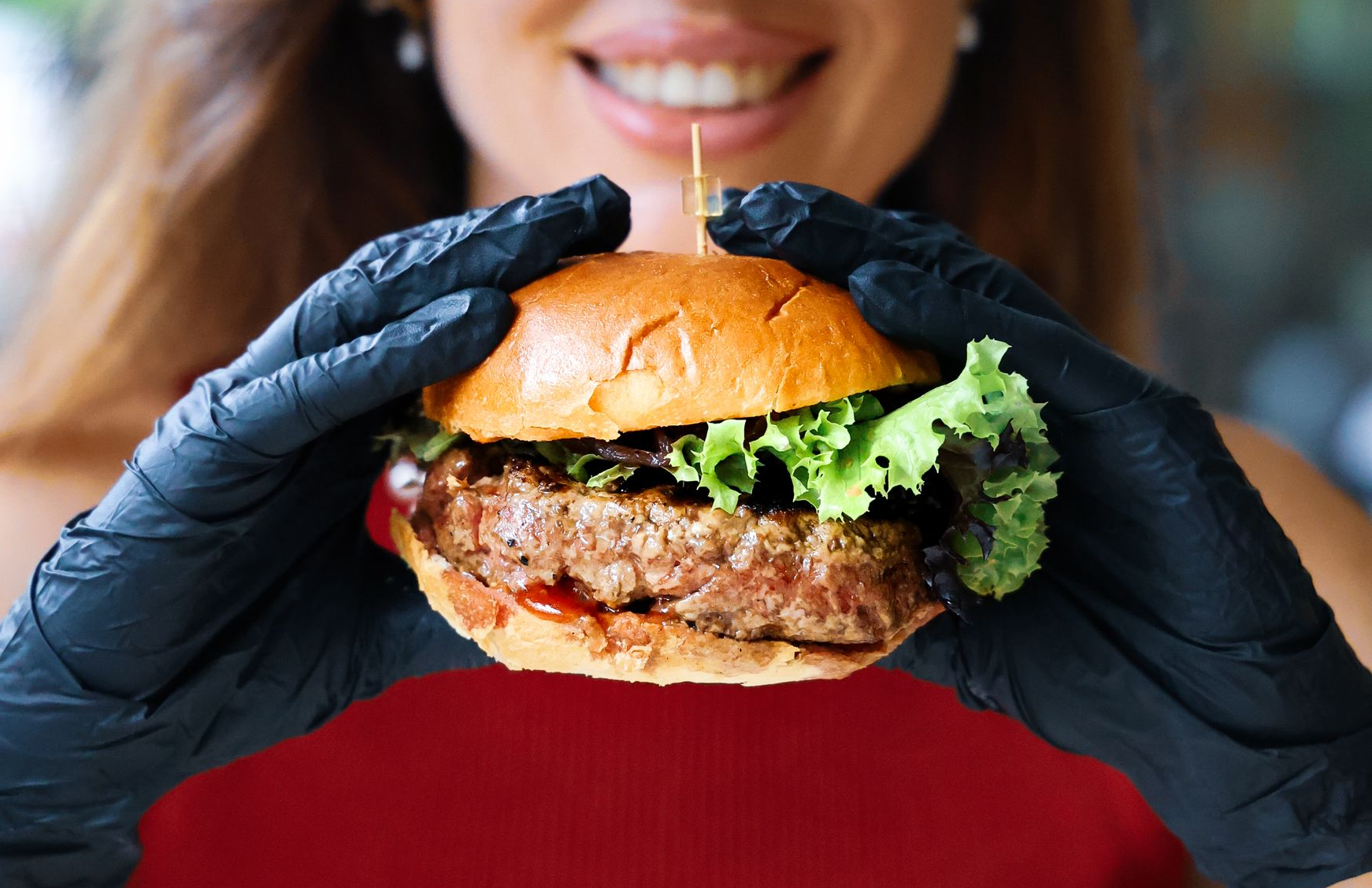 Il Barone Ascona - Specialità della casa: L'hambuger servito con i guanti!